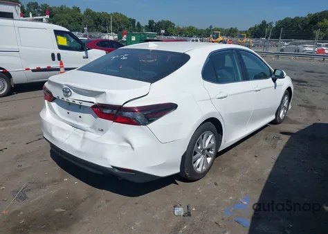 2023 Toyota Camry Le z USA, uszkodzony, nr VIN 4T1C11AK6PU185170